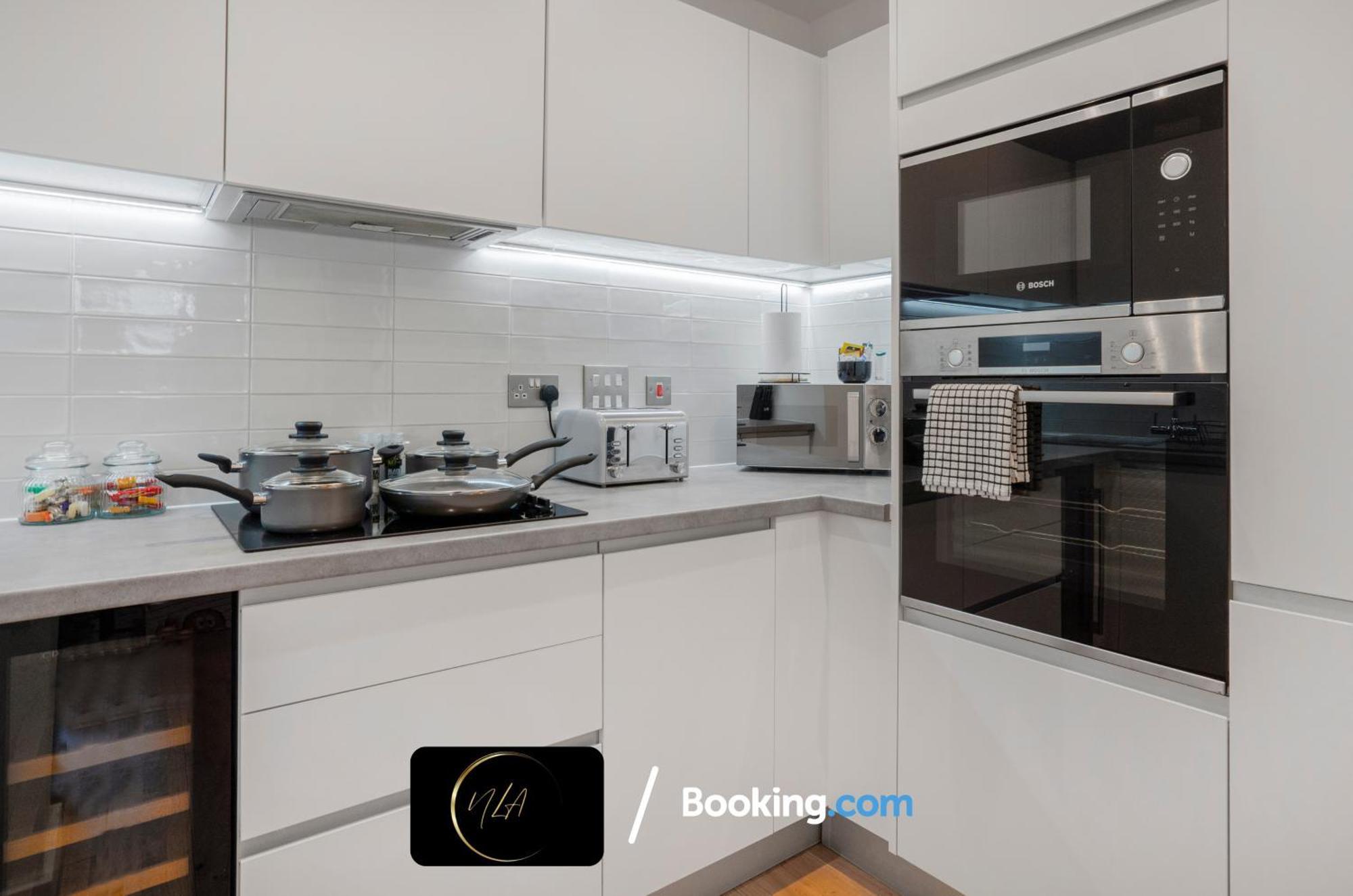 City Centre Apartment With Free Parking, 2 Bathrooms, Netflix And Wifi - Suitable For Contractors And Families - By Noor Luxury Accommodations Birmingham Luaran gambar