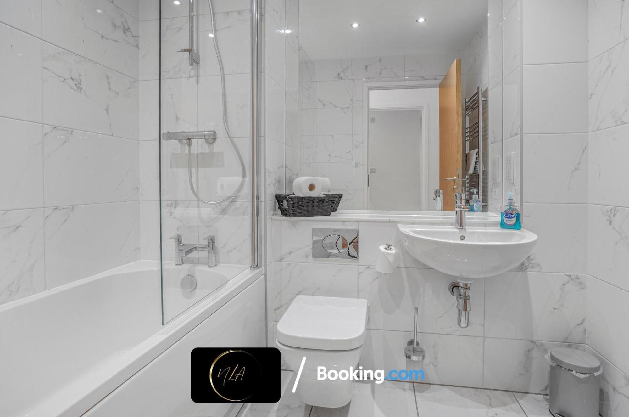 City Centre Apartment With Free Parking, 2 Bathrooms, Netflix And Wifi - Suitable For Contractors And Families - By Noor Luxury Accommodations Birmingham Luaran gambar