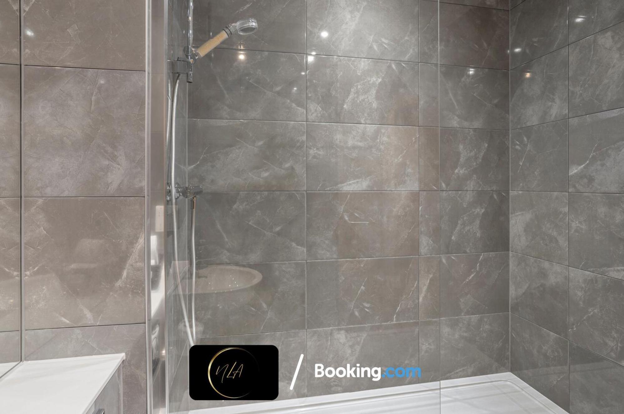 City Centre Apartment With Free Parking, 2 Bathrooms, Netflix And Wifi - Suitable For Contractors And Families - By Noor Luxury Accommodations Birmingham Luaran gambar