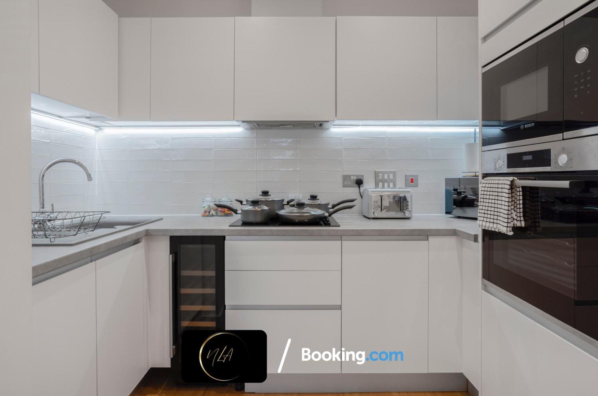 City Centre Apartment With Free Parking, 2 Bathrooms, Netflix And Wifi - Suitable For Contractors And Families - By Noor Luxury Accommodations Birmingham Luaran gambar