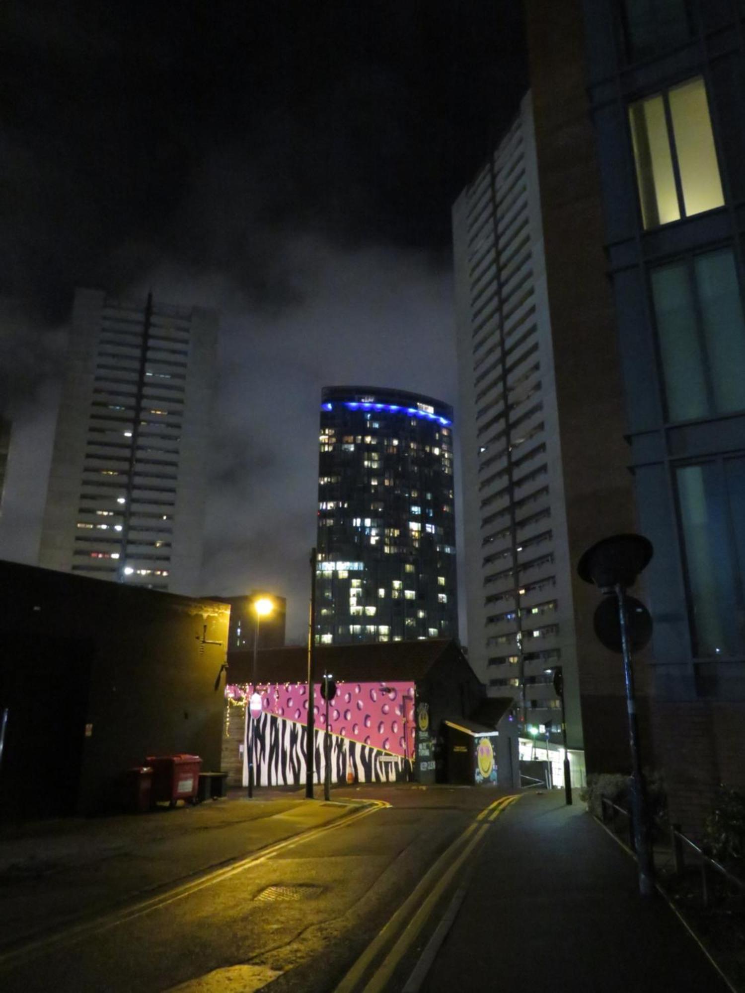 City Centre Apartment With Free Parking, 2 Bathrooms, Netflix And Wifi - Suitable For Contractors And Families - By Noor Luxury Accommodations Birmingham Luaran gambar